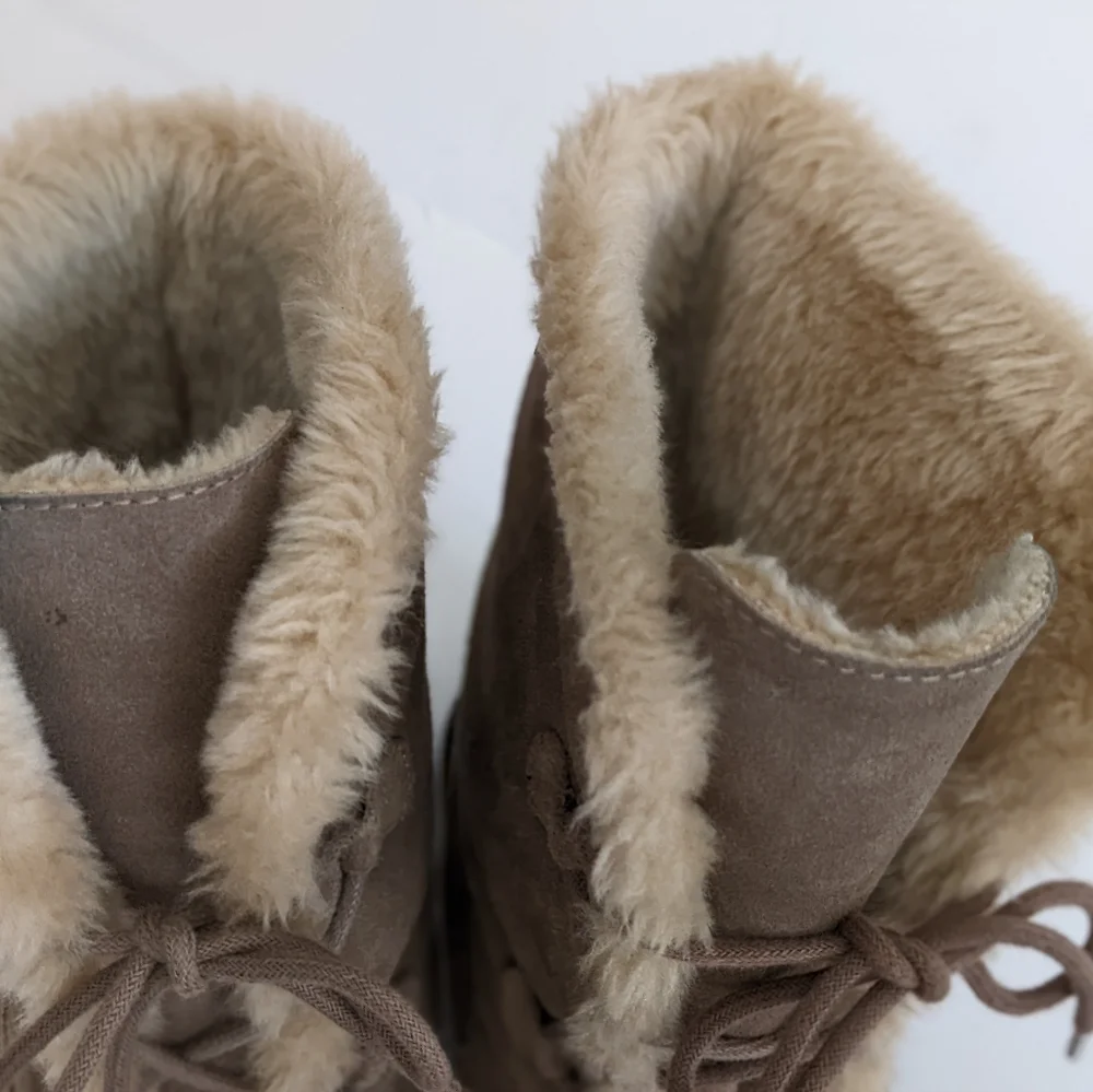 Baretraps Whitney Beige Suede Fur Lined Boots Size 10